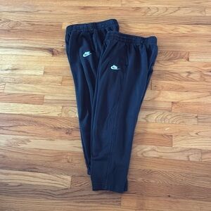Nike Black Sweatpants with Elastic Waistband and Moisture-Wicking Fabric